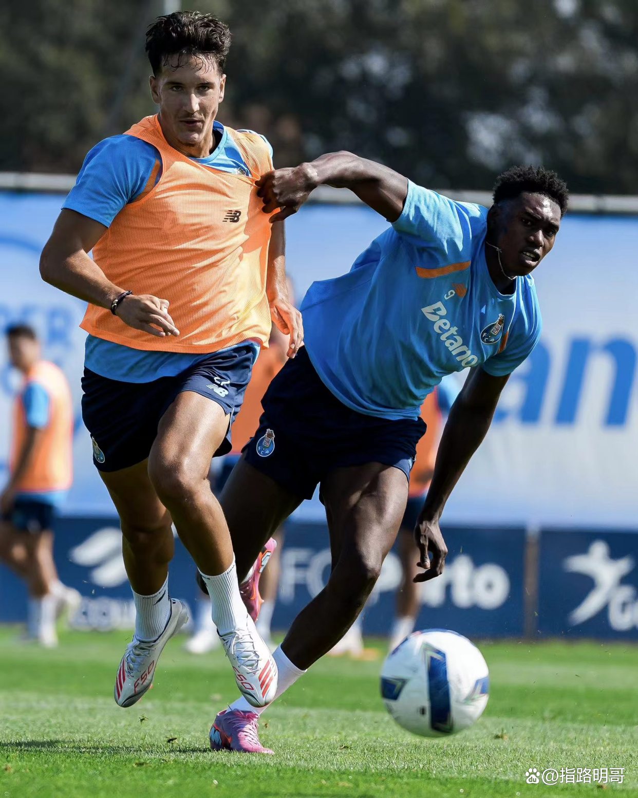 葡超赛程吃紧，切尔西今晚回应争议，更衣室稳定，团队化学反应显著(联赛杯切尔西热刺录像)